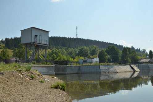 Черноисточинский пруд с Ушковской канавой и окружающими лесами